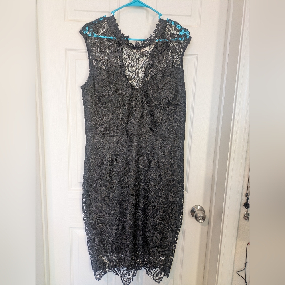 Chic Black Lace Midi Dress